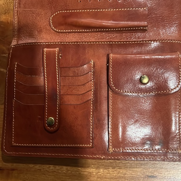 Vintage Saga Leather Portfolio - Picture 3 of 5